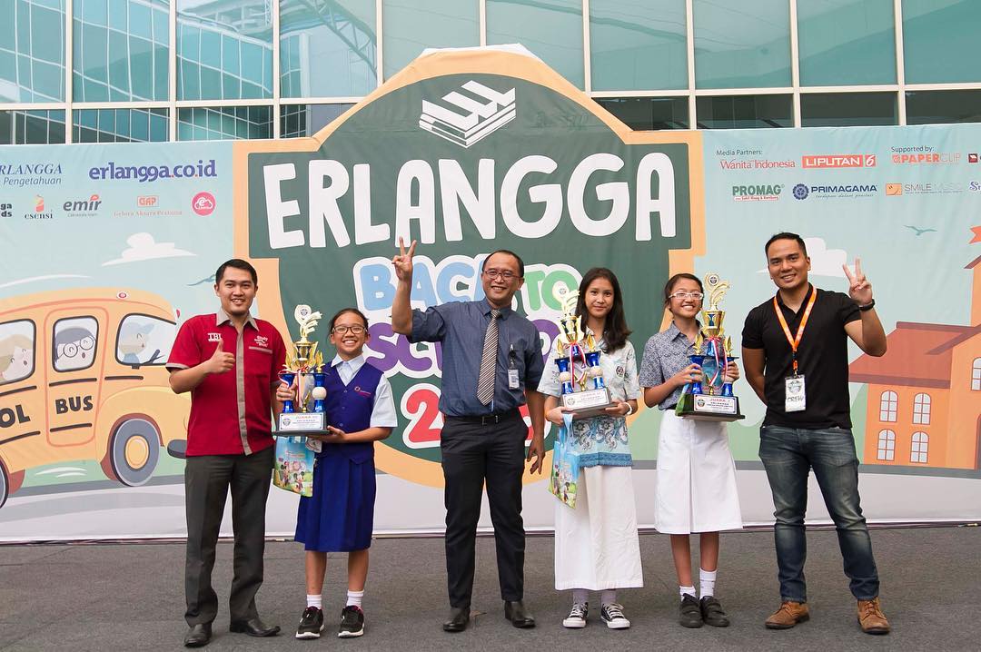 foto pemenang erlangga english speech contest 2016